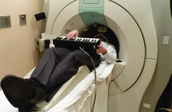 http://oloommagazine.com/Images/Articles/2012/01-02/2012_01_02_28.jpg